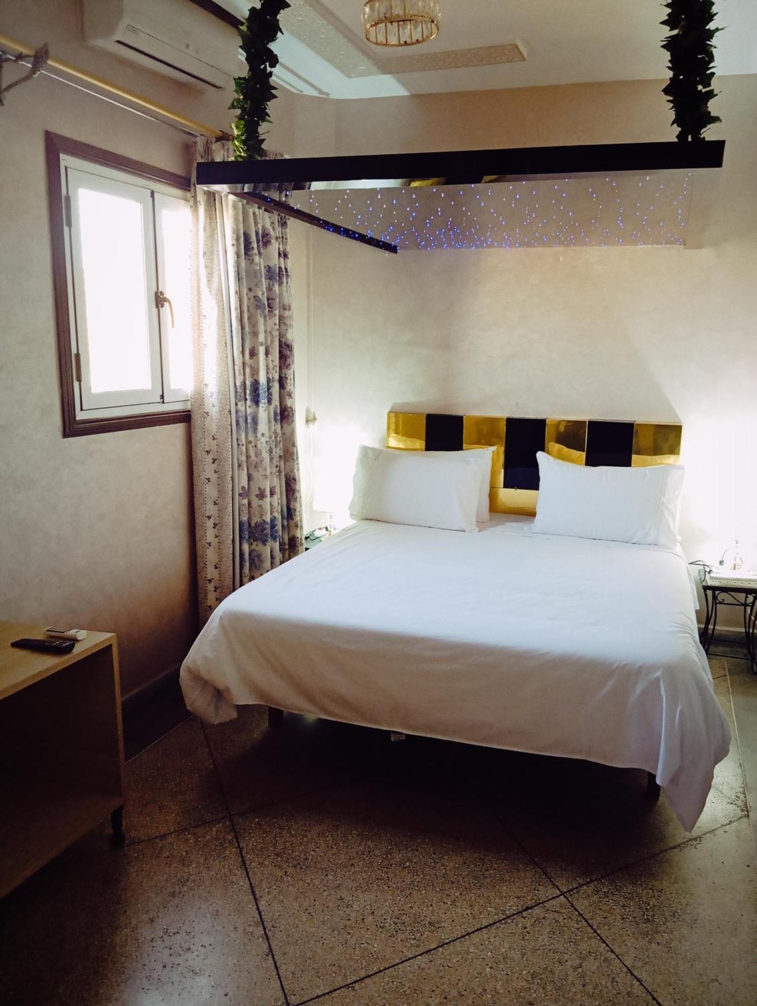 Hotel LAHLOU riad Cafeteria Oujda Eksteriør billede